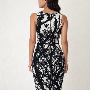 Taylor Black & White Print Sheath Dress Size 4 XS
Sleeveless Fitted